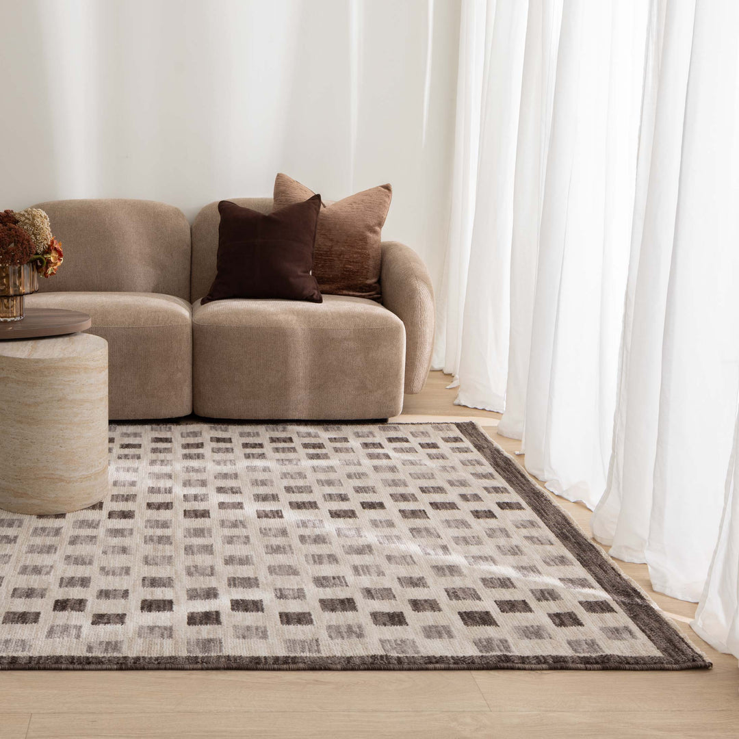 Shiraz Ivory Grey Checkered Rug H102
