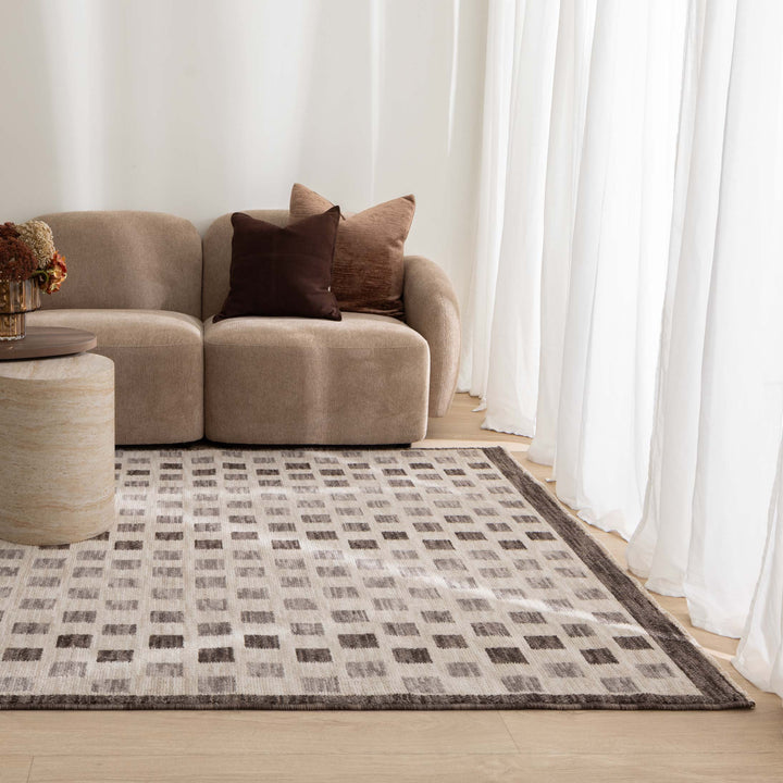Shiraz Ivory Grey Checkered Rug H102