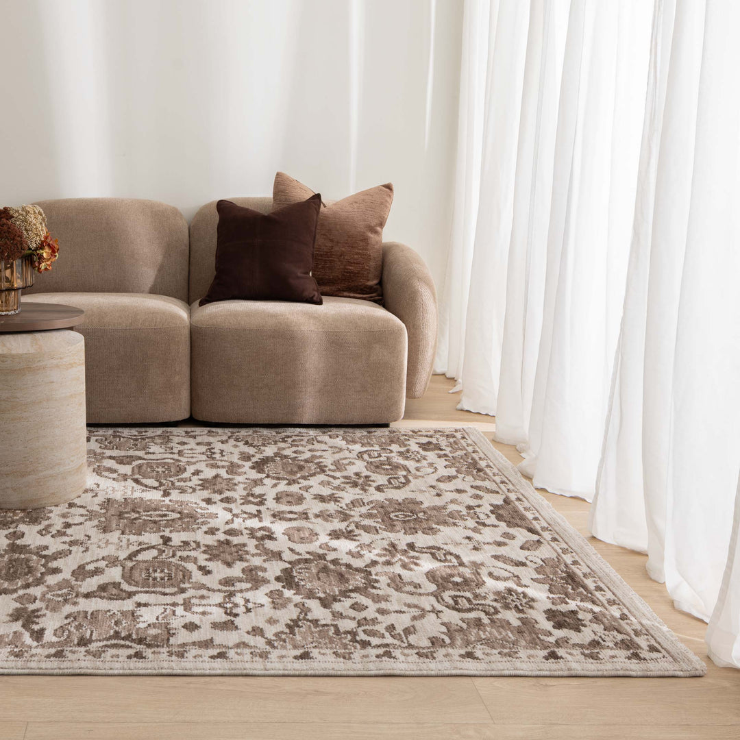 Shiraz Ivory Brown Traditional Rug H107