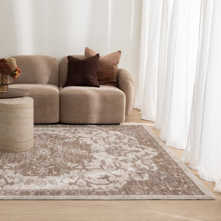 Shiraz Ivory Beige Medallion Rug H114