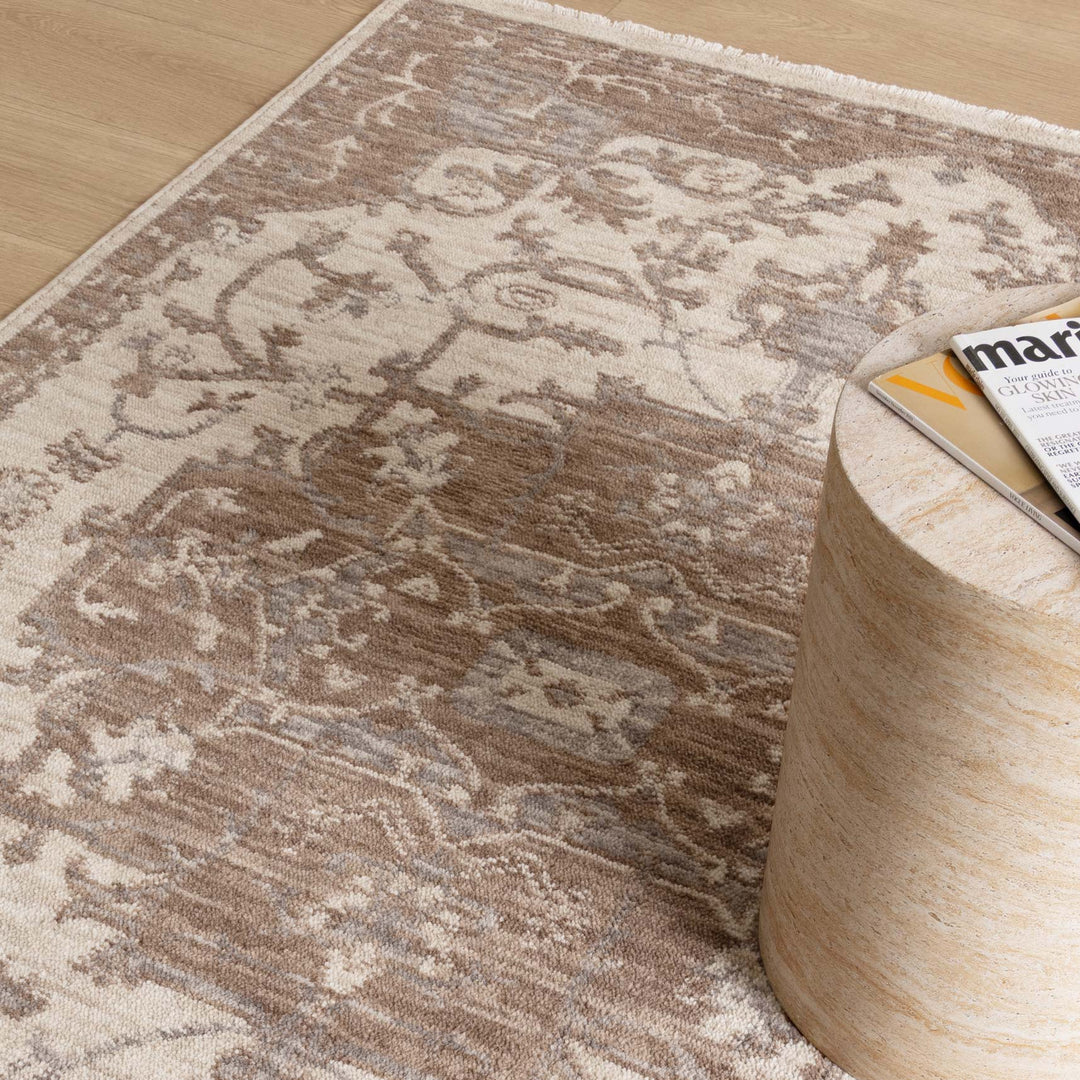 Shiraz Ivory Beige Medallion Rug H114