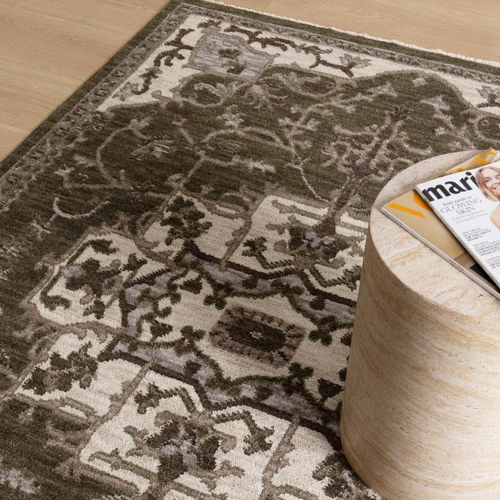 Shiraz Olive Green Medallion Rug H116