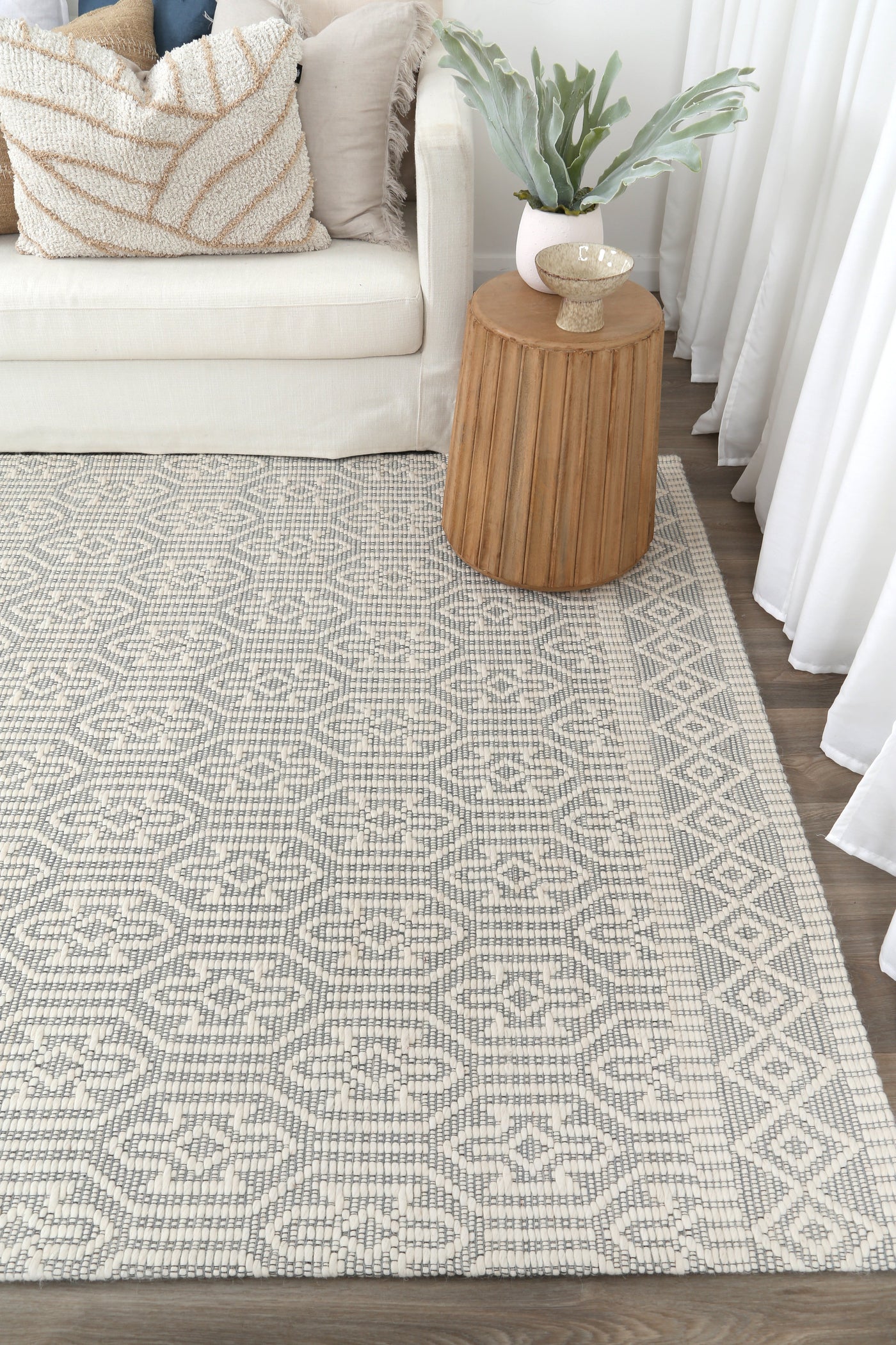 Coppola 140 Light Grey Wool Rug