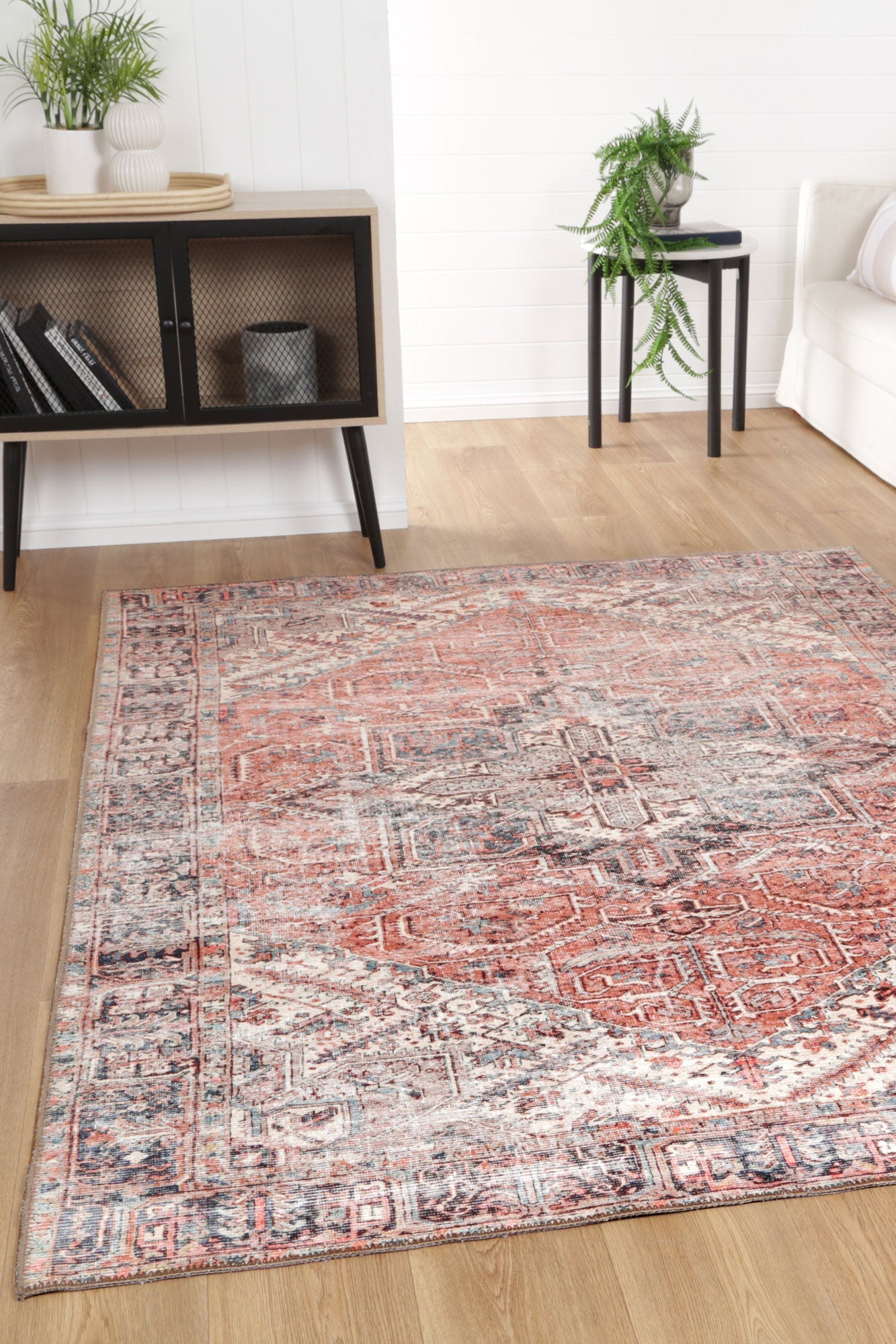 Hanna 61 Machine Washable Rug