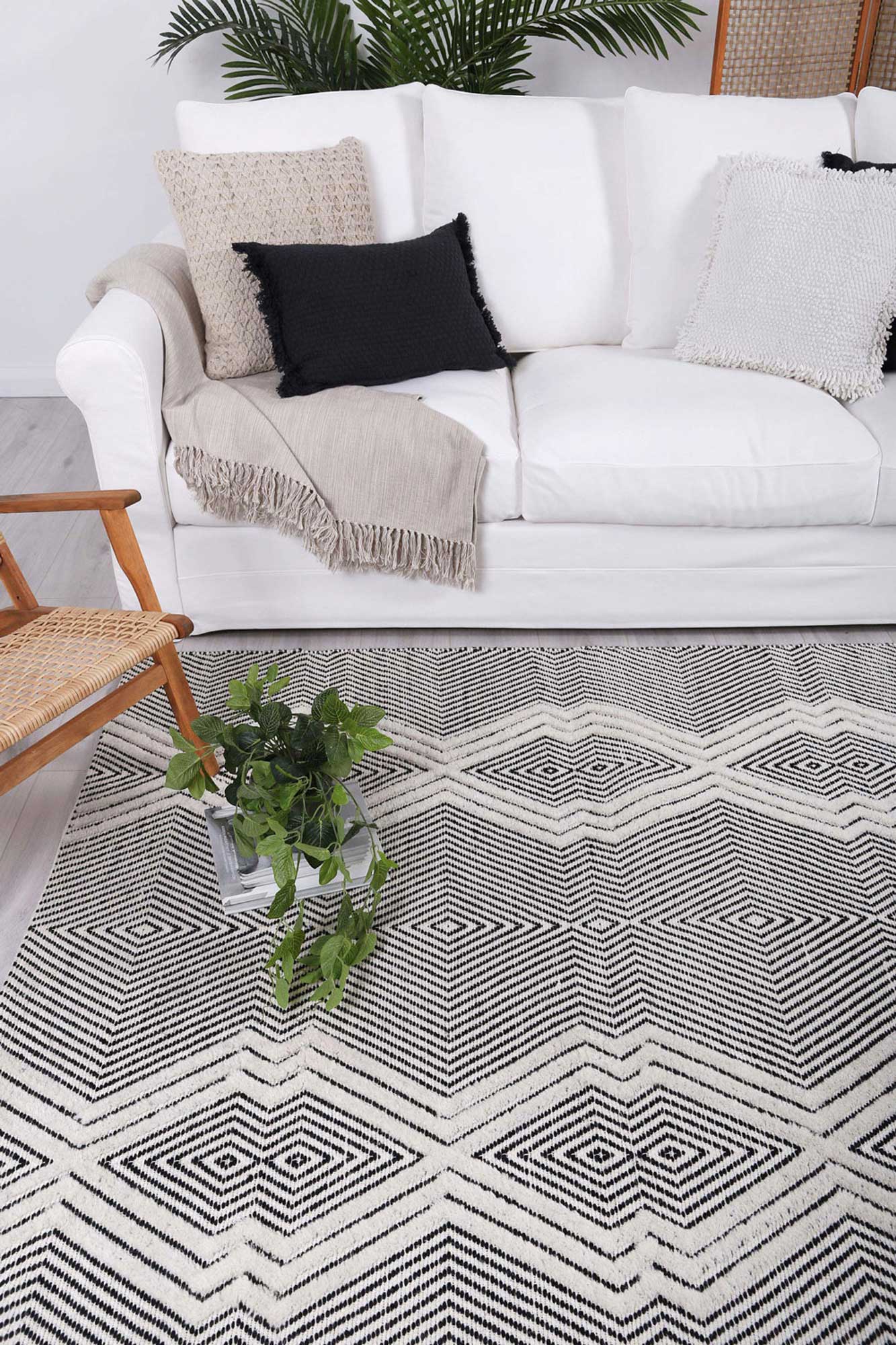 Hima Black & White Wool Blend Rug