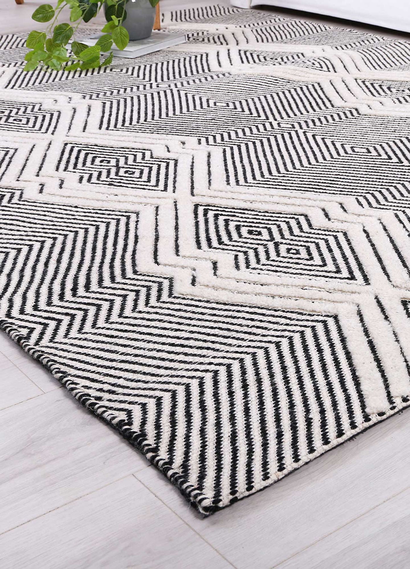 Hima Black & White Wool Blend Rug