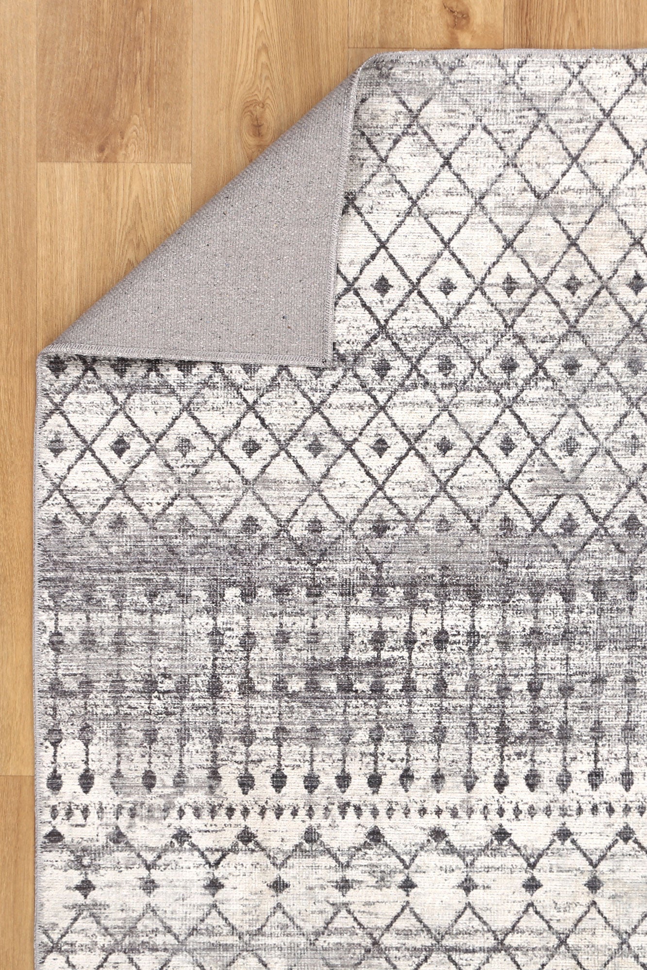 Hanna 01 Machine Washable Rug