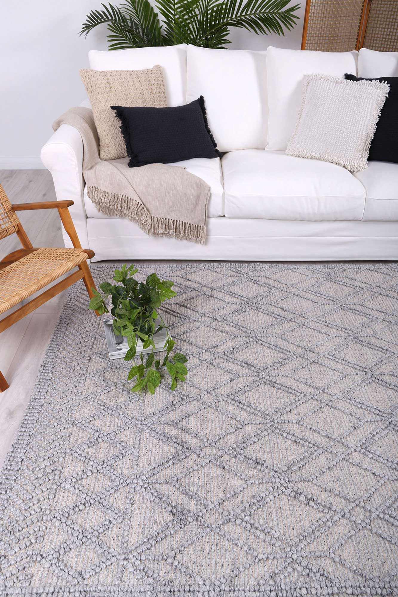 Hima Grey 23 Wool Blend Rug