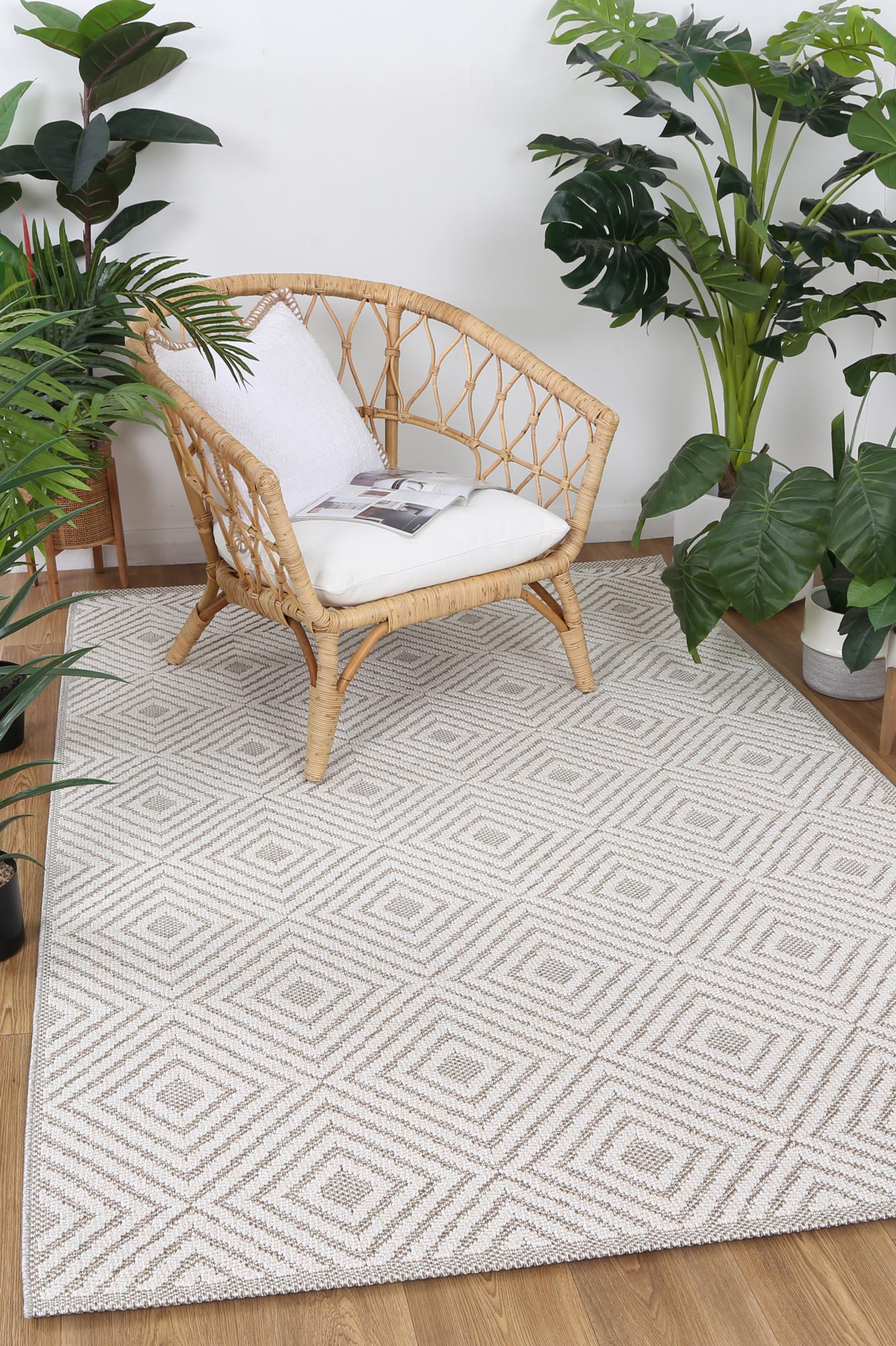 Victoria 70 Beige Flatweave Rug